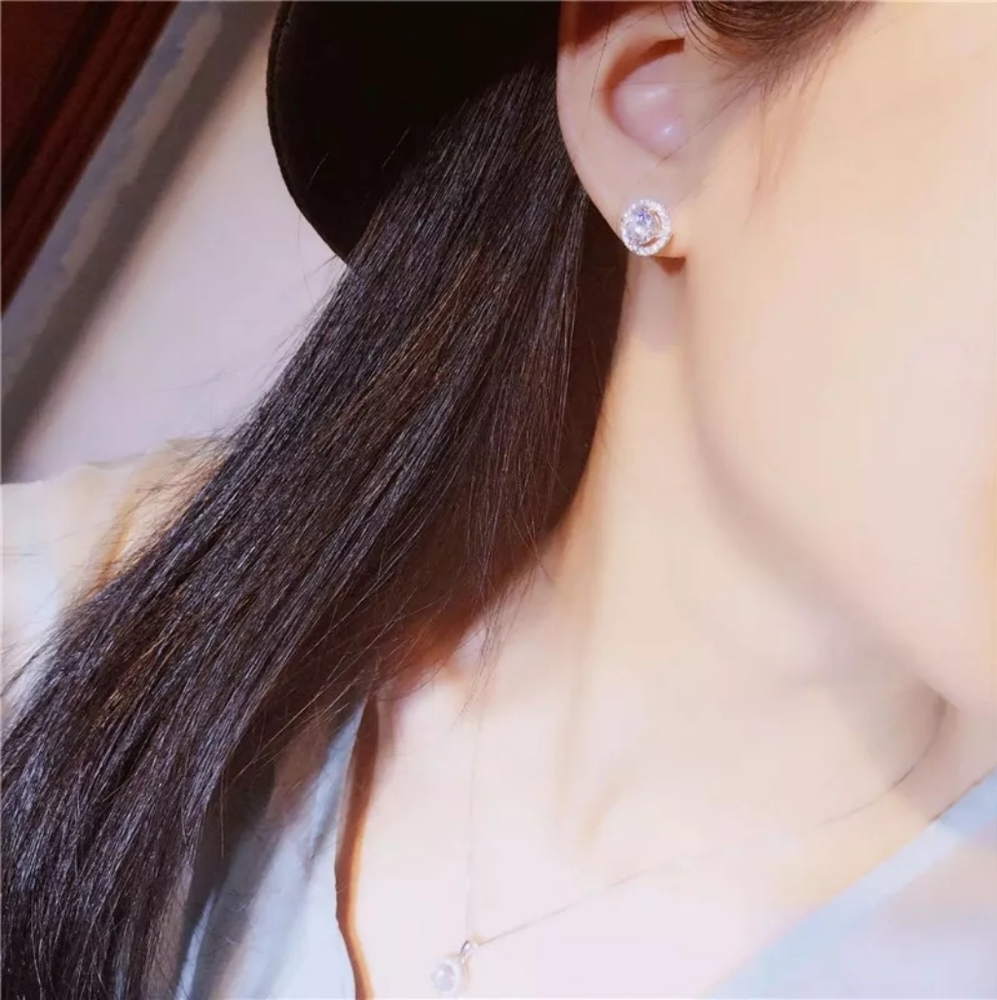 Pretty Round Stud Earrings